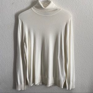 Joseph A. Cream Turtleneck Sweater sz L